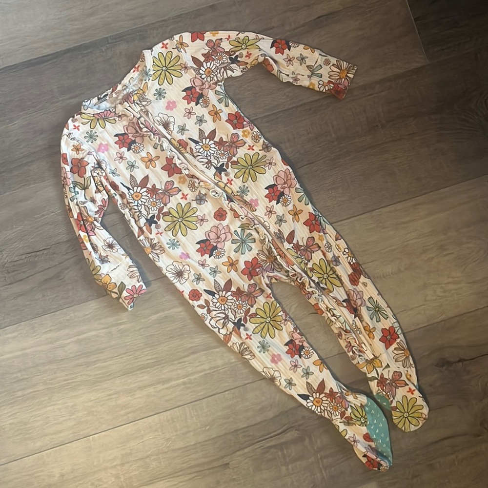 🌸 POSH PEANUT 🌸 Onesie